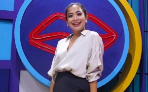 Feni Rose Beri Pengakuan Mengejutkan Usai Ditanya Tak Pernah Pajang Foto Suami Lagi