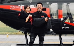 Thariq Halilintar 'Lamar' Fuji di Depan Keluarga, Kado Spesial Ini Jadi Bukti Serius?