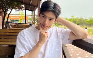 Cha Eunwoo ASTRO Semringah Berangkat ke Jakarta, Manisnya Kebangetan!