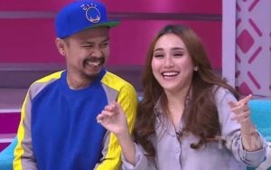 Ngakak Parah, Ayu Ting Ting dan Wendi Cagur Totalitas Parodikan Kurma-Bonge 'CFW'