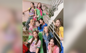 SNSD Pakai Seragam Sekolah Jelang Syuting 'Ask Us Anything', Member Ini Paling Menonjol