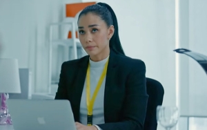 Adinia Wirasti Ketakutan Terjebak dalam Lift, Film 'Kamu Tidak Sendiri' Suguhkan Suasana Mencekam
