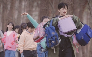 Koo Kyo Hwan Super Perhatian ke 'Prajurit Pembebasan Anak' Saat Syuting 'Extraordinary Attorney Woo'