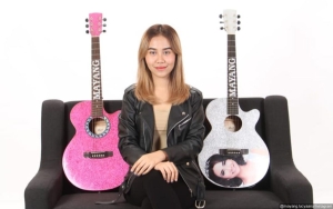 Mayang Pamer Main Gitar Sambil Nyanyi 'Hachi', Suaranya Mirip Vanessa Angel Bikin Merinding