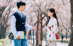 Bikin Terkecoh, Lee Seung Gi-Lee Se Young Bak Kencan Nyata Lewat 'Love According to the Law'