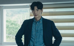 Pengacara Kelas 3, Lee Jong Suk Pakai Tas Mahal di 'Big Mouth' Masuk Akal di Kehidupan Nyata?