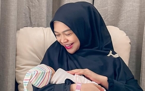 Baru Melahirkan, Ria Ricis Bungkam Pertanyaan Soal Alasan Baby R Tak Dibedong Hingga Tuai Pembelaan