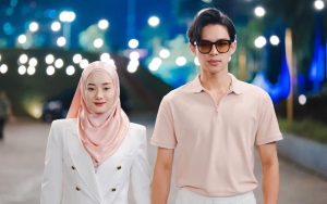 Umbar Kemesraan, Rey Mbayang Cium Mesra Dinda Hauw Depan Kamera Langsung Bikin Geger