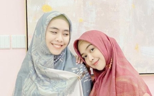 Oki Setiana Dewi Nangis Lihat Sang Adik Kini Jadi Seorang Ibu, Reaksi Ria Ricis Disorot