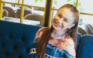 Sikap Rossa Layani Fans Selfie di Atas Panggung Mendadak Jadi Sorotan