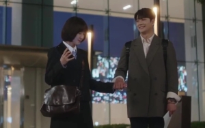 Pacar Idaman, Cara Kang Tae Oh Tenangkan Park Eun Bin di 'Extraordinary Attorney Woo' Bikin Mleyot