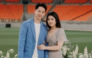 Kevin Sanjaya Gelar Acara Romantis di Stadion, 8 Gaya Publik Figur Lamar Pacar Di Tempat Outdoor