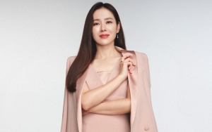 Son Ye Jin Tuai Kontroversi Tak Terduga Gara-Gara Postingan Semanggi Daun Empat