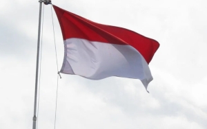 Muncul Bendera Merah Putih 'Selang-seling' di Jakarta, Polisi Langsung Copot
