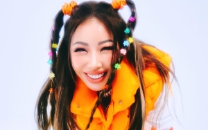 Jessi Bikin Heboh Tiba-Tiba Cium Seorang Pria Saat Manggung