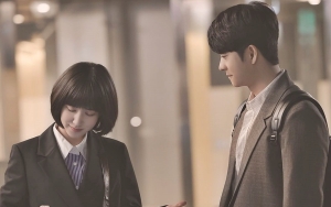 Kang Tae Oh Ternyata Usul Adegan Back Hug Park Eun Bin di 'Extraordinary Attorney Woo'
