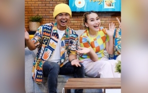 Sikap Wendi Cagur Saat Rok Ayu Ting Ting Robek Gegara Nyanyi Heboh Disorot, Dipuji Idaman