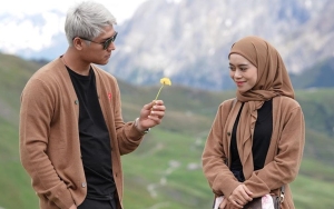 Beda dari yang Lain, Lesty Kejora Punya Kebiasaan Ini Saat Cium Tangan Rizky Billar