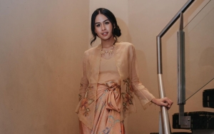 Maudy Ayunda Pamerkan Pundak Indah di Photoshoot, Inner Beauty Jadi Ilham Desain Perhiasan?