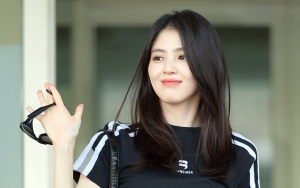 Han So Hee Bagikan Selfie Usai Cedera Mata, Begini Penampilannya Sekarang
