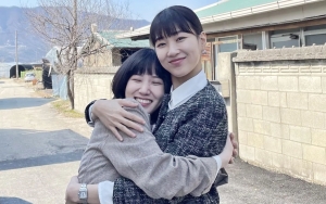 Perilaku Ha Yoon Kyeong Pada Park Eun Bin di Bandara Menuju Bali Curi Perhatian