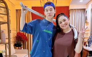 Nagita Slavina Bikin Henry Lau Ketagihan Cimol-Cireng