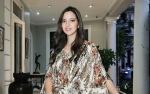Pakai Baju Jaring-jaring, Nia Ramadhani Tampil Memukau di Pemotretan Terbaru