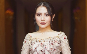 Prilly Latuconsina Bagikan Foto Terbaring Lemah dan Tangannya Penuh Selang, Kenapa?
