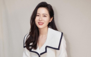 Rambut Baru, Bumil Son Ye Jin Pancarkan Aura Elegan Saat Sapa Fans Indonesia