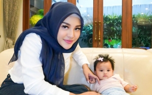 Aurel Hermansyah Pamer Video Saat Beri MPASI Pertama ke Anak, Ekspresi Ameena Bikin Salfok
