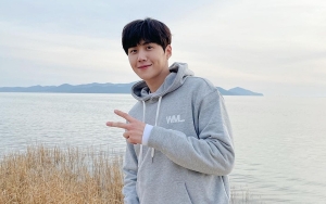 Kim Seon Ho Senyum Ceria Nongkrong di Restoran, Rekan Aktor Ungkap Terima Kasih