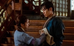 Boyfriend Material, Tatapan Maut Lee Jae Wook Auto Bikin Jung So Min Salting di 'Alchemy of Souls'