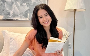Bayi Ini Antusias 'Baca' Buku Karya Maudy Ayunda, Istri Jesse Choi Gemas Bukan Main!