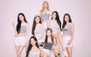 Meski Kini Beda Agensi, Pelukan Hangat SNSD Ke Lee Soo Man Bikin Fans Ikut Terharu