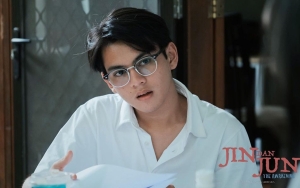 10 Potret On Point Rey Bong, Pemeran Junaidi di 'Jin dan Jun The Movie'