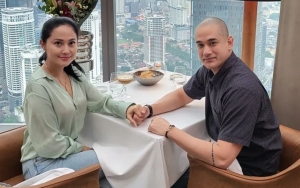 2 Tahun Menduda, Okan Cornelius Akhirnya Pamer Pacar Baru?