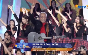 HUT SCTV 32: Aksi Iwan Fals Nyanyi 'Aitakatta' Sambil Nari Bareng JKT48 Dipuji Berkelas