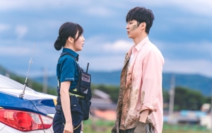 Friendzone dengan Joy Red Velvet Di 'Once Upon A Small Town', 10 Gaya Baek Sung Chul Liburan Outdoor