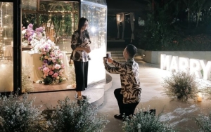 Ada Sisca Kohl, Intip 10 Potret Romantis Seleb Dilamar Kekasih Meski Belum Lama Pacaran