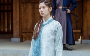 Picu Tanda Tanya, Inikah Sosok yang Selamatkan Jung So Min dari Danau di 'Alchemy of Souls'?