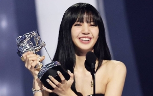 MTV VMA 2022: Eonnie Bangga, Member BLACKPINK Ini Berusaha Tahan Tangis Lihat Lisa Menang