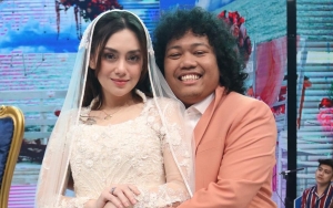 Celine Evangelista Pamer Pas Foto Background Biru Bareng Marshel Widianto, Fix Bakal Nikah?