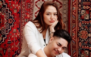 Krisjiana Suami Siti Badriah Tuai Kritik Gegara Ibadah Salat Pakai Baju Singlet, Dapat Pembelaan?