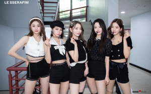 Idol Veteran, Begini Reaksi LE SSERAFIM Saksikan Popularitas Miyawaki Sakura di Jepang