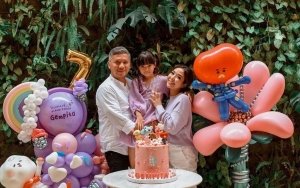 Gading Marten Pamer Foto Manis Bareng Gisella Anastasia dan Gempita, Liburan Bareng?