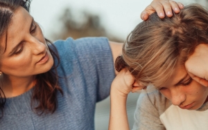 Buruk untuk Perkembangan Anak, Ini 8 Dampak Negatif yang Ditimbulkan Helicopter Parenting