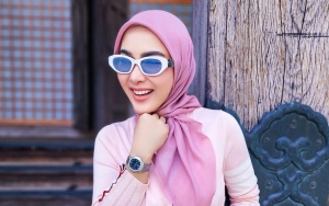 Syahrini Kena Sentil Usai Terciduk Lakukan Hal Ini Sebelum Wawancara