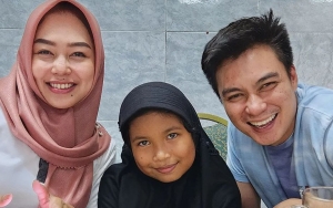 Baim Wong Beri Hadiah Untuk Bocah SD Viral Karena Rambut Berkutu, Kecantikan Ibu Guru Bikin Salfok