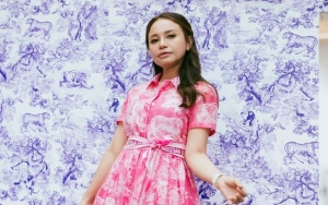 Tampil dengan Makeup Bold, Paras Rossa Manglingi?