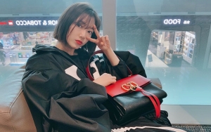 Mamah Muda Park Shin Hye Nongki di Tempat Viral, Ditemani Suami?